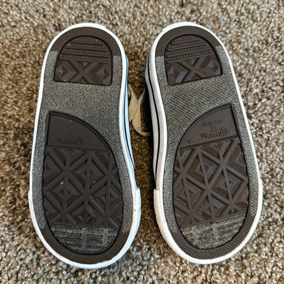 Toddler Size 7 Navy Converse - Picture 4 of 5